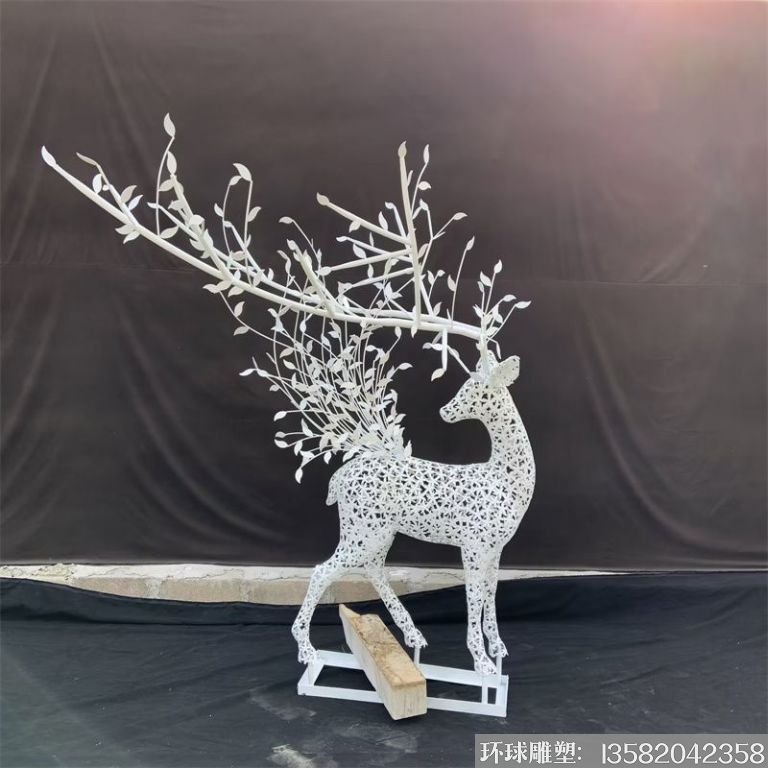 不锈钢创意景观镂空鹿雕塑3