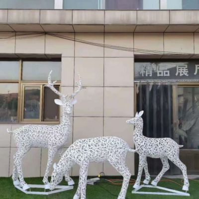 不锈钢花片小鹿雕塑 镂空工艺 喷漆雕塑厂家